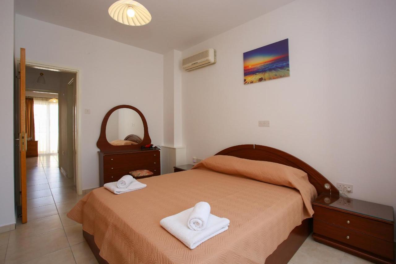 Villa Star House à Paphos Extérieur photo